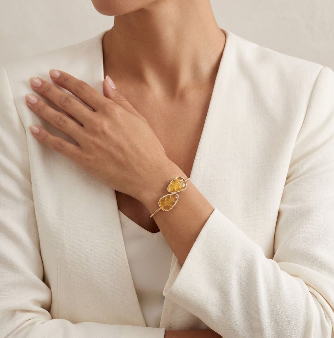 Exquisite Honey Yellow Jade with 0.42ct Diamonds Bangle in 18K Yellow Gold