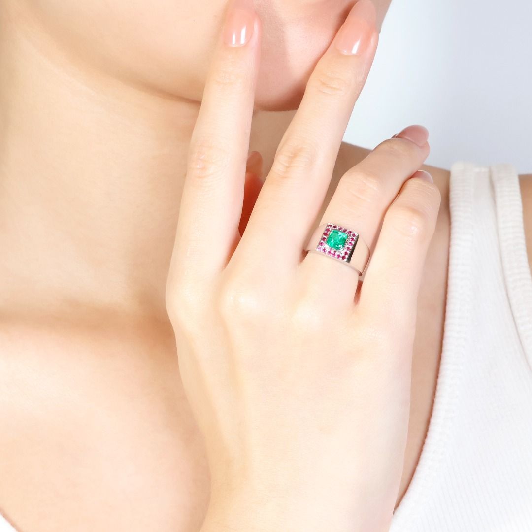 Fabulous 1 carat and 5 points Emerald and Rubies Dome Seal Ring in 18K White Gold