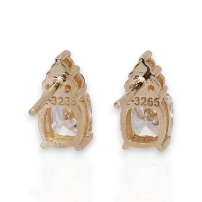 GCI Certified 2.24ct Diamonds Earrings in 18k Yellow Gold