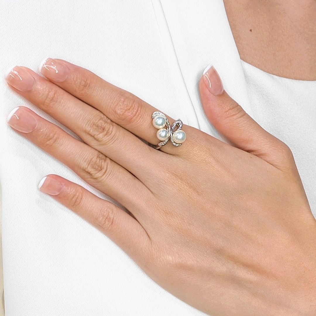 Graceful 0.05ct Natural Diamond & Akoya Pearl 18K White Gold Ring