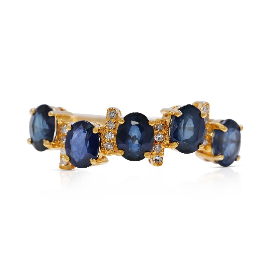 Graceful 0.68ct Blue Sapphire and Natural Diamonds Ring in 18K Yellow Gold