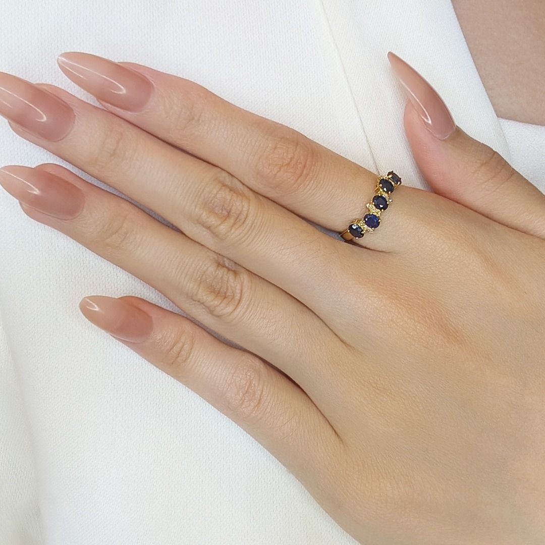 Graceful 0.68ct Blue Sapphire and Natural Diamonds Ring in 18K Yellow Gold