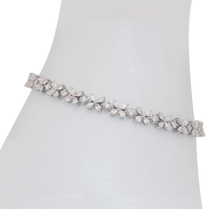 Graceful 4.44ct Diamonds Bracelet in 18k White Gold - IGI Certified