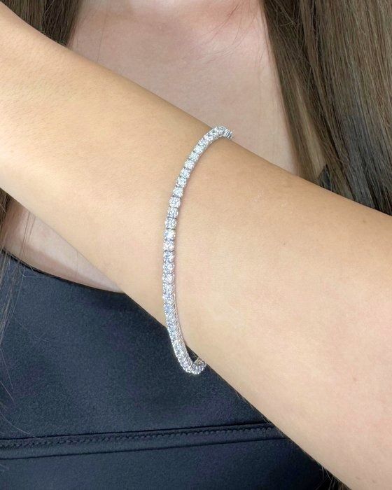 Graceful 4.78ct Diamonds Tennis Bracelet in 18k White Gold - IGI Certified