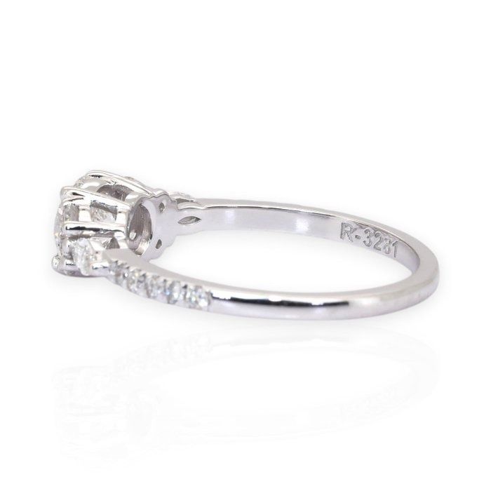 IGI Certified 1.08ct Diamonds Cluster Ring in 18k White Gold