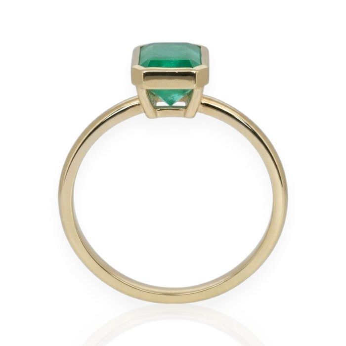 IGI Certified 1.50ct Emerald Solitaire Ring in 18k Yellow Gold
