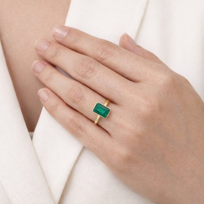 IGI Certified 1.50ct Emerald Solitaire Ring in 18k Yellow Gold