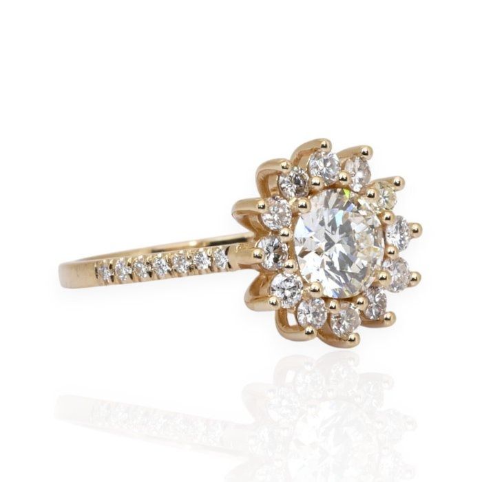 IGI Certified 1.59ct Diamonds Cluster Ring in 18k Yellow Gold