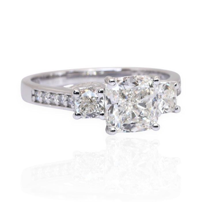 IGI Certified 2.20ct Diamonds 3-Stone Ring in 18k White Gold