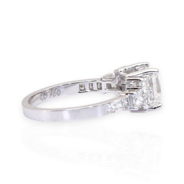 IGI Certified 2.56ct Diamonds Cluster Ring in 18k White Gold