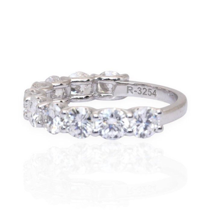 IGI Certified 3.01ct Diamonds Ring in 18k White Gold