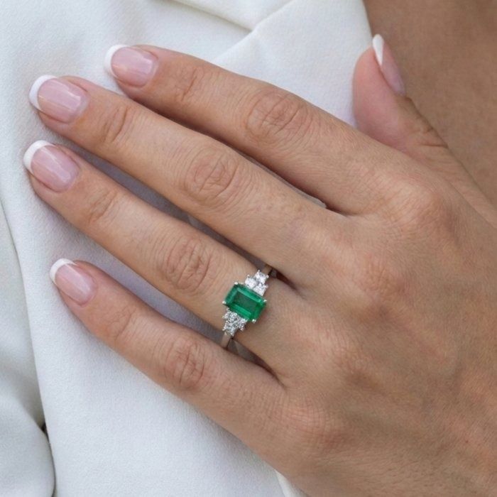 IGI Certified 3.26ct Emerald and Diamonds Cluster Ring in 18k White Gold