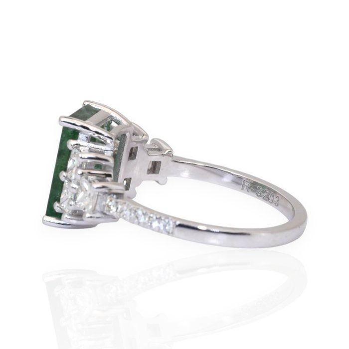 IGI Certified 3.26ct Emerald and Diamonds Cluster Ring in 18k White Gold