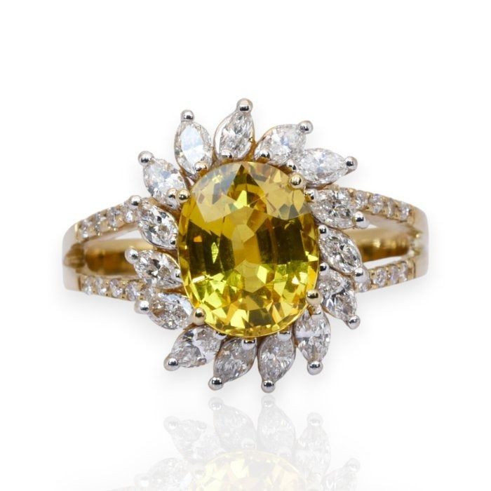 IGI Certified 3.94ct Sapphire and Diamonds Cluster Ring in 18k Yellow Gold