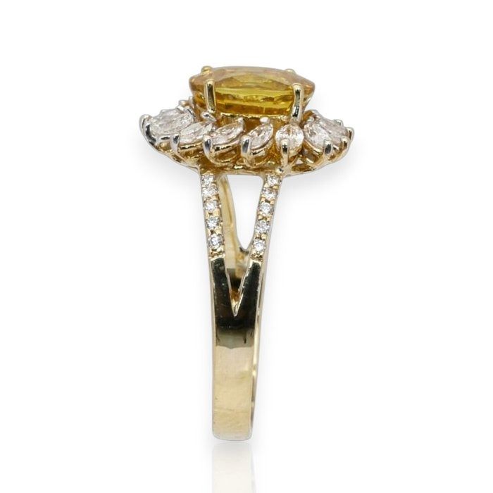 IGI Certified 3.94ct Sapphire and Diamonds Cluster Ring in 18k Yellow Gold