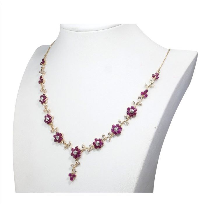 IGI Certified 6.05ct Rubies and Diamonds Drop Necklace in 18k Yellow Gold