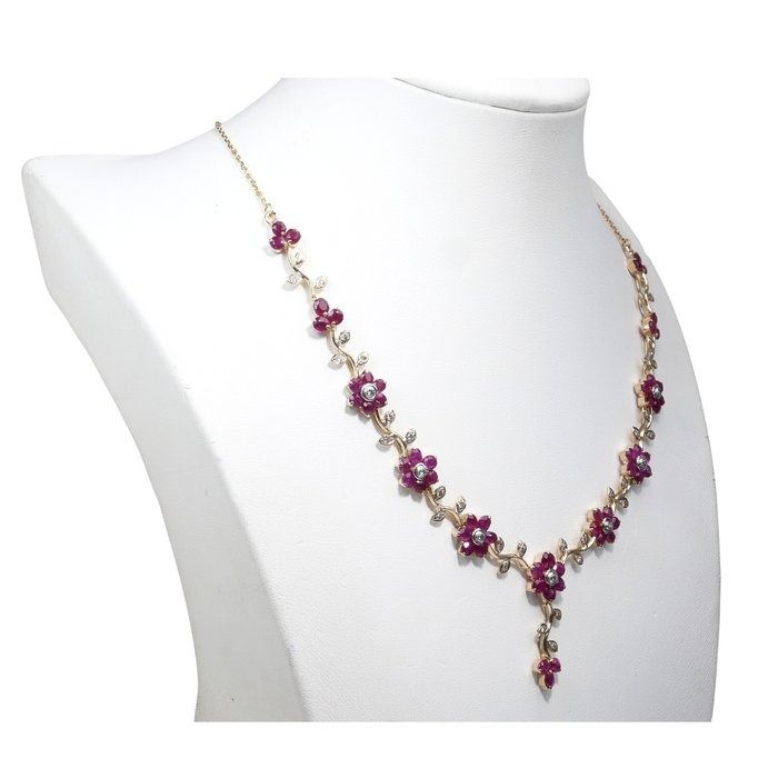 IGI Certified 6.05ct Rubies and Diamonds Drop Necklace in 18k Yellow Gold