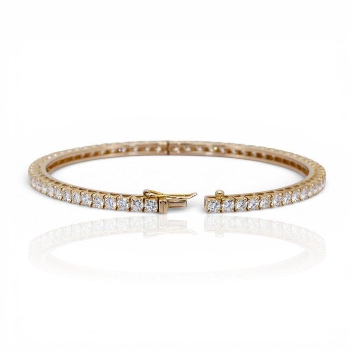IGI Certified 8.08ct Diamonds Bangle in 18k Yellow Gold