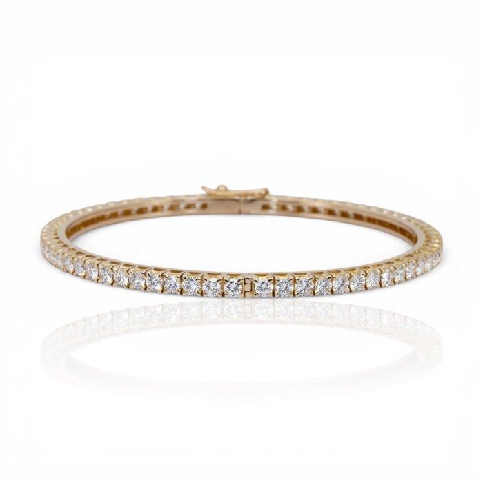 IGI Certified 8.08ct Diamonds Bangle in 18k Yellow Gold