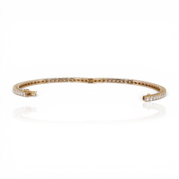 IGI Certified 8.08ct Diamonds Bangle in 18k Yellow Gold