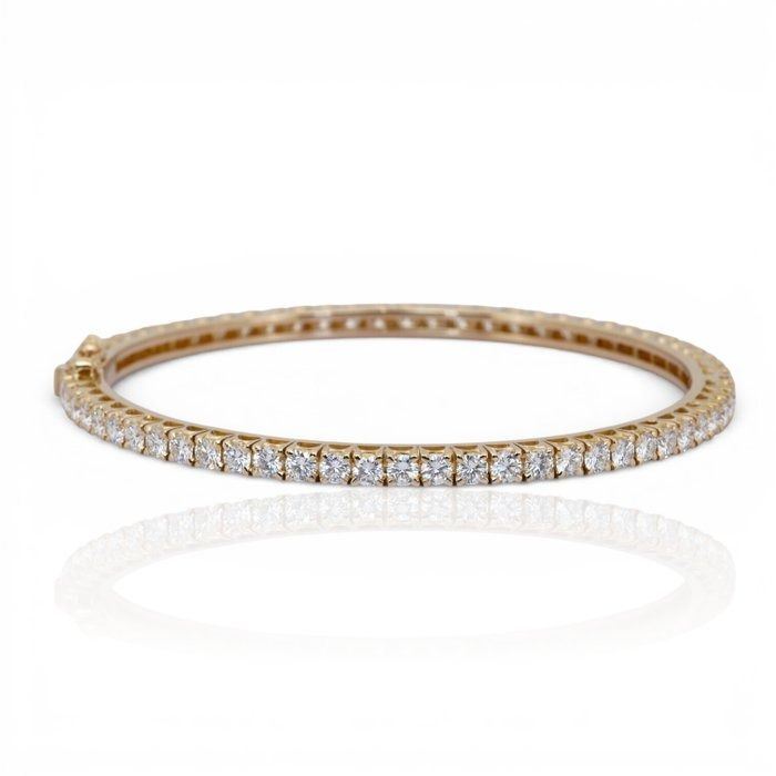 IGI Certified 8.12ct Diamonds Bangle in 18k Yellow Gold