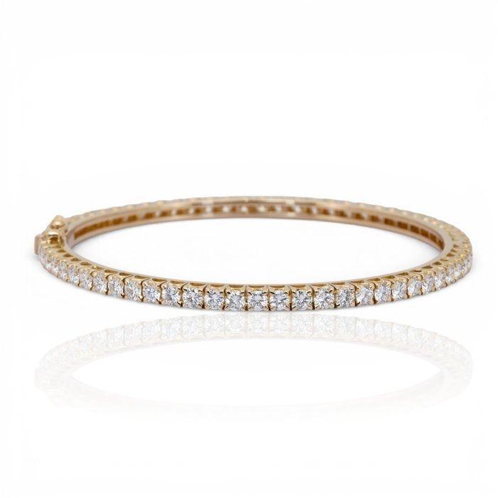IGI Certified 8.12ct Diamonds Bangle in 18k Yellow Gold