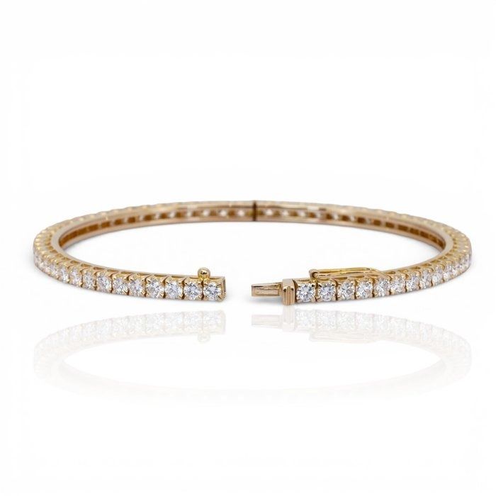 IGI Certified 8.12ct Diamonds Bangle in 18k Yellow Gold