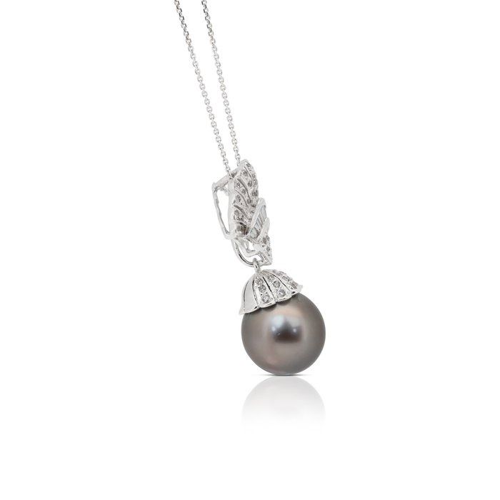 Luminous 13.25ct Tahitian Cultured Pearl and Diamonds Necklace in 18k White Gold - IGI Certified