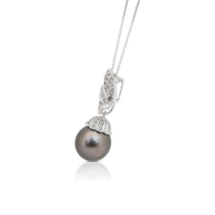 Luminous 13.25ct Tahitian Cultured Pearl and Diamonds Necklace in 18k White Gold - IGI Certified