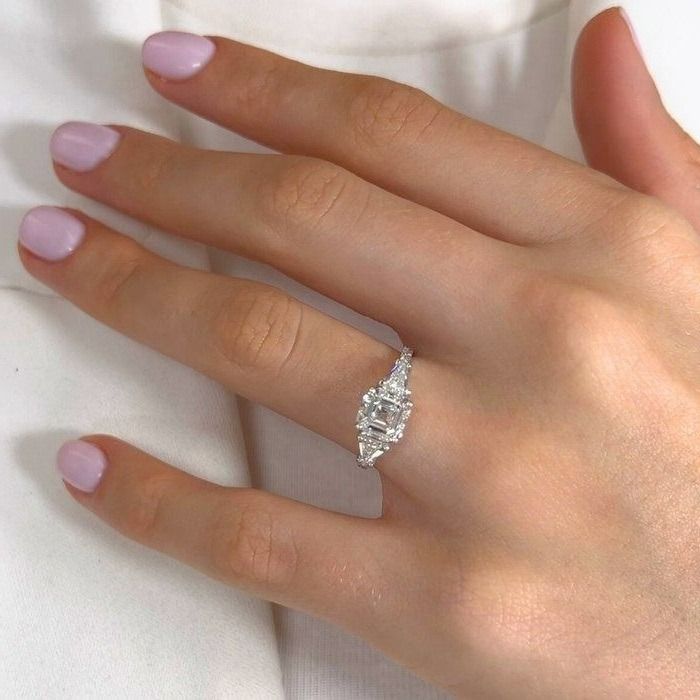 Luminous 2.70ct Diamonds Ring in 18k White Gold - IGI Certified