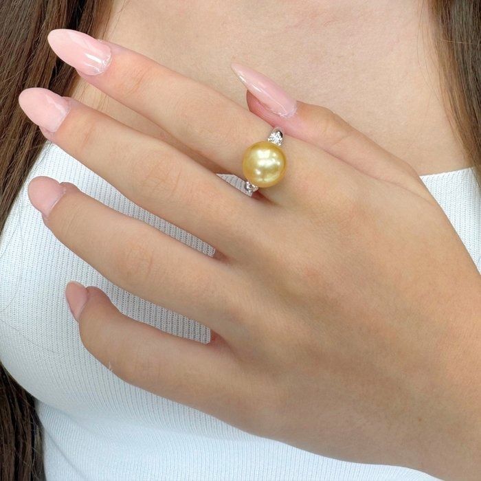 Lustrous 10.28ct South Sea Salt Water Pearl and Diamonds 3-Stone Ring in 18k White Gold - IGI Certified