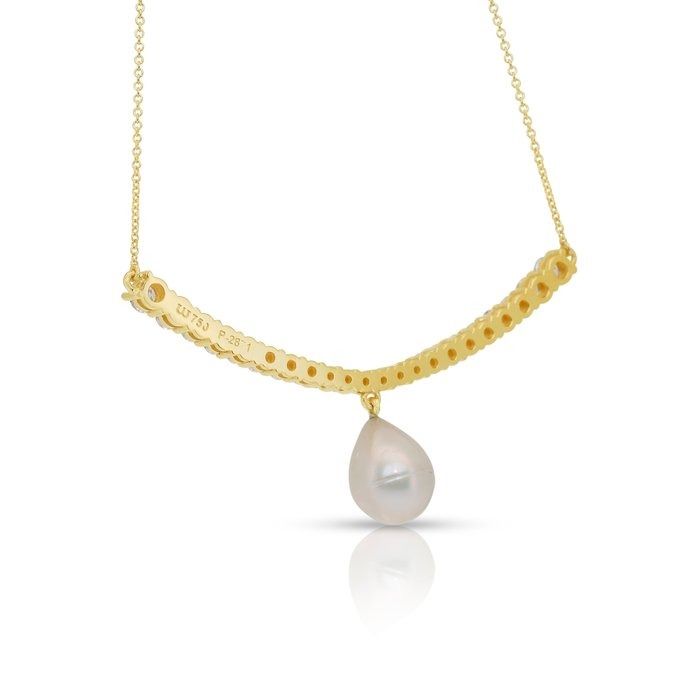 Lustrous 6.15ct Fresh Water Cultured Pearl and Diamonds Necklace in 18k Yellow Gold - IGI Certified