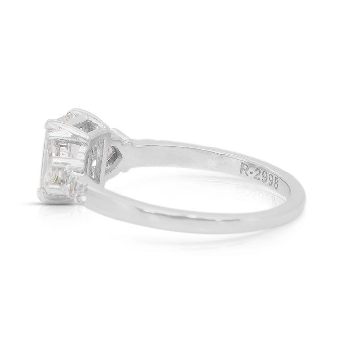 Luxurious 1.54ct Diamonds 3-Stone Ring in 18k White Gold - IGI Certified
