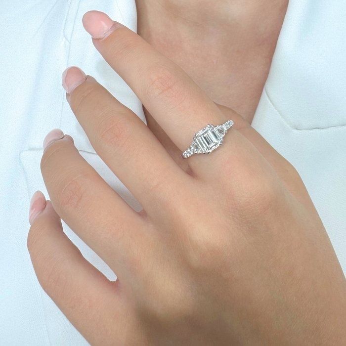 Luxurious 1.54ct Diamonds 3-Stone Ring in 18k White Gold - IGI Certified