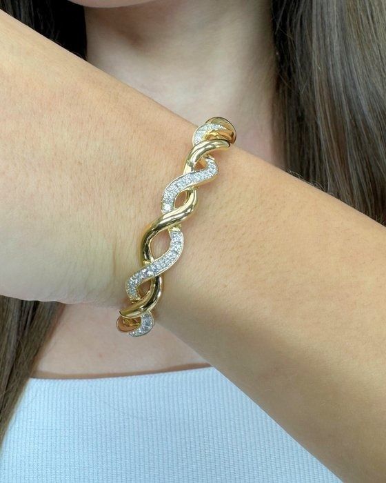 Luxurious 2.16ct Diamonds Bracelet in 20k Yellow Gold - IGI Certified