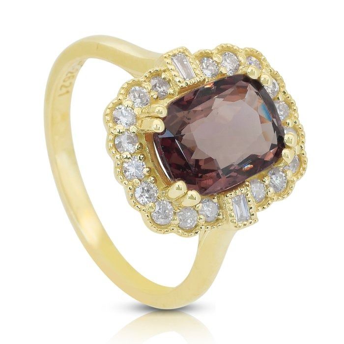Luxurious 3.53ct Garnet and Diamonds Cluster Ring in 14k Yellow Gold - GIA Certified