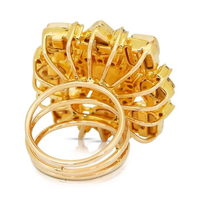 Luxurious 4.35ct Diamonds Cocktail Ring in 18k Yellow Gold - IGI Certified