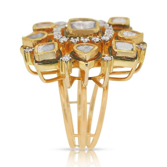 Luxurious 4.35ct Diamonds Cocktail Ring in 18k Yellow Gold - IGI Certified