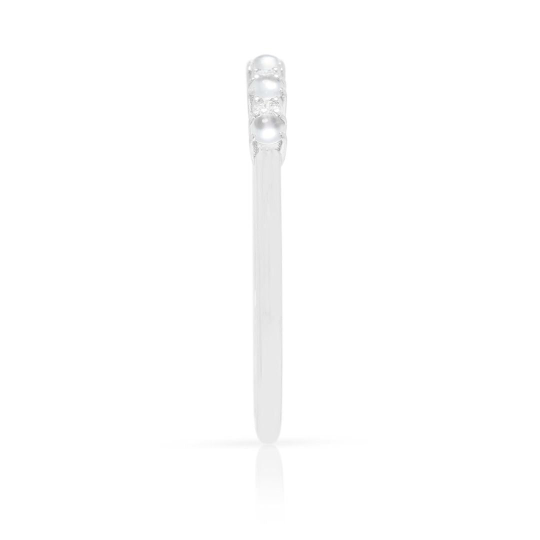 Minimalistischer 2 mm Bandring aus eisiger Jade und 0,04 Karat Diamant in 18K Weißgold