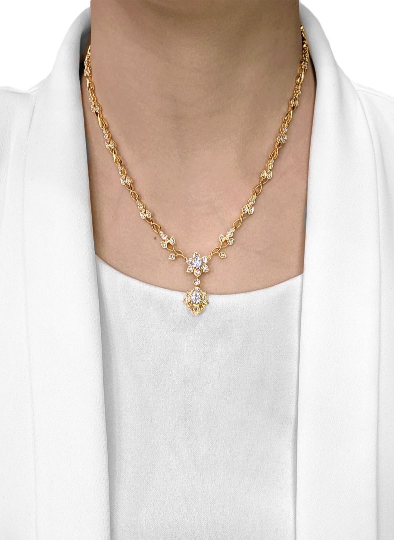Opulent 2.91ct Natural Diamond Floral Necklace in 18K Yellow Gold