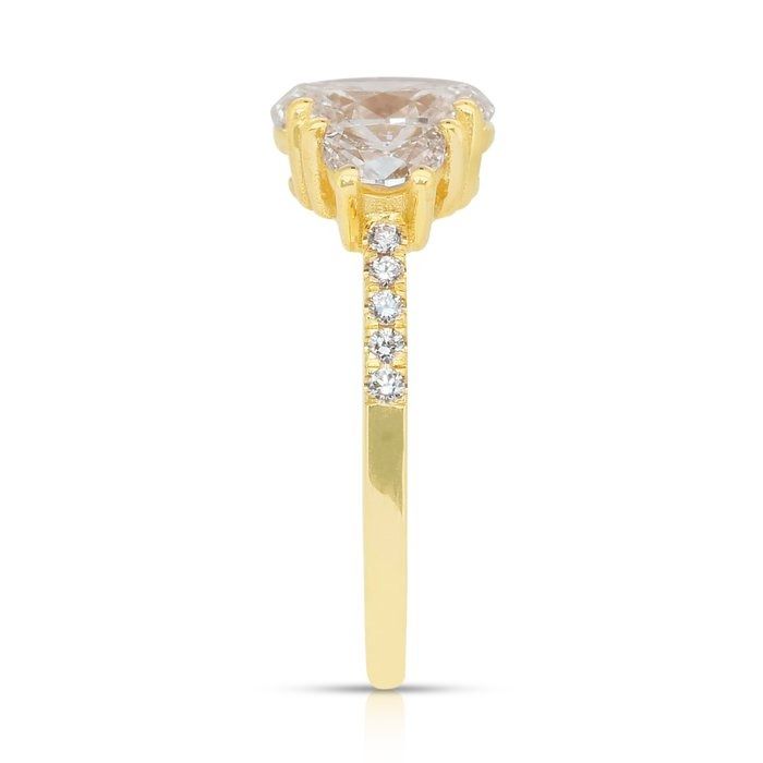 Radiant 1.76ct Diamonds 3-Stone Ring in 18k Yellow Gold - IGI Certified