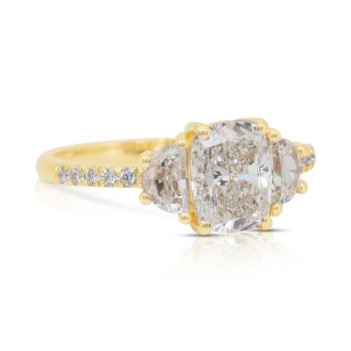 Radiant 2.15ct Diamonds 3-Stone Ring in 18k Yellow Gold - IGI Certified
