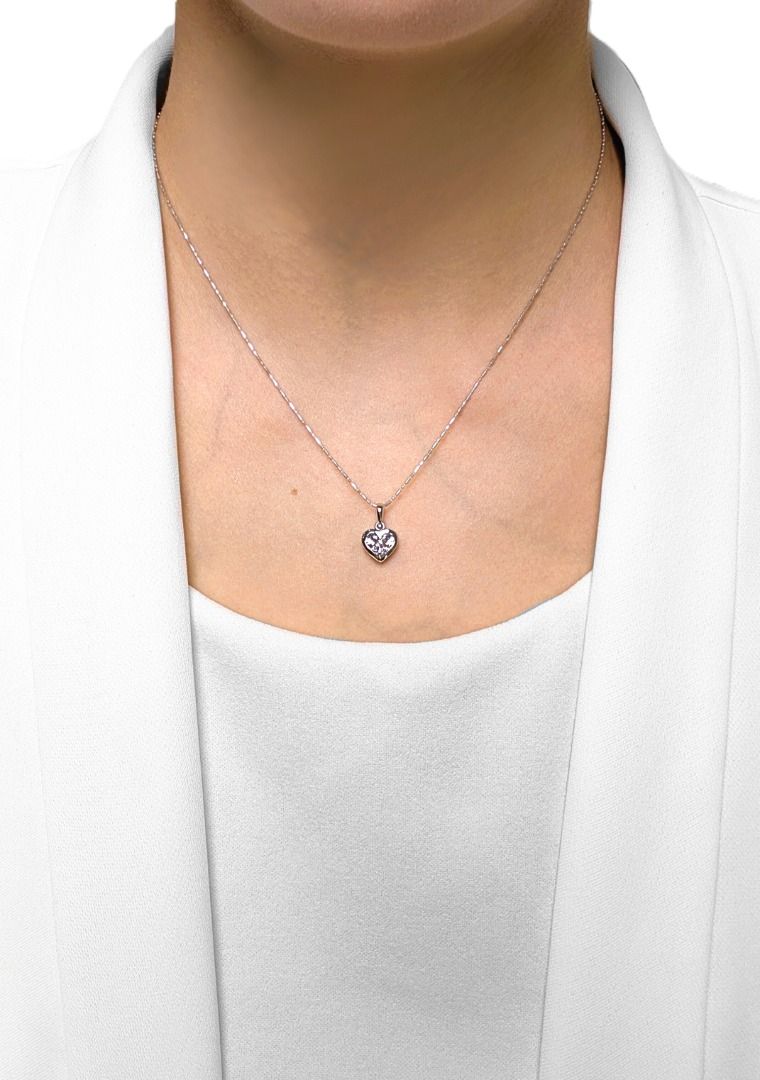 Refined 0.32ct Diamond Pendant in 18K White Gold