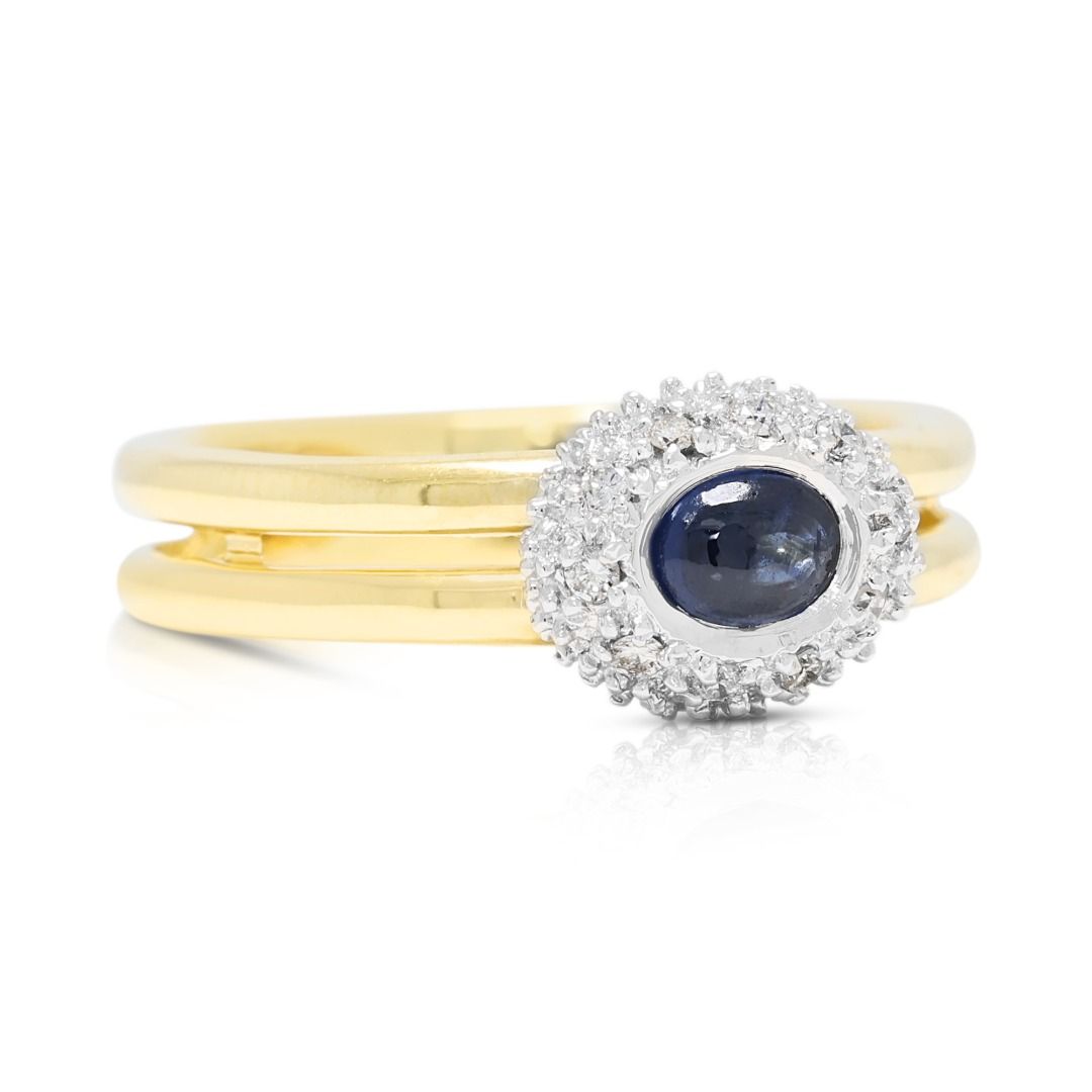 Eleganter Ring mit 0,50 Karat Saphir-Cabochon und 0,05 Karat natürlichen Diamanten im Halo-Stil, aus 18K zweifarbigem Gold