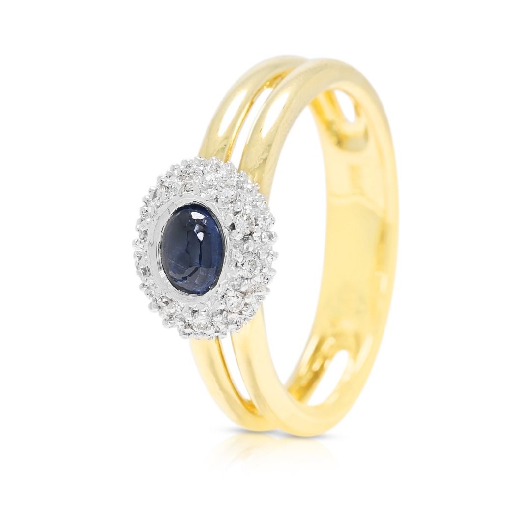 Eleganter Ring mit 0,50 Karat Saphir-Cabochon und 0,05 Karat natürlichen Diamanten im Halo-Stil, aus 18K zweifarbigem Gold