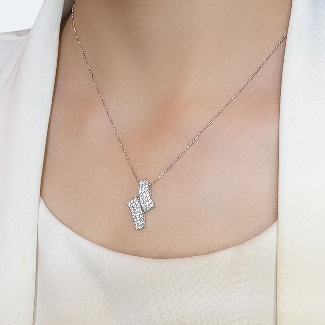 Remarkable 0.81ct Natural Diamonds Pendant in 18K White Gold