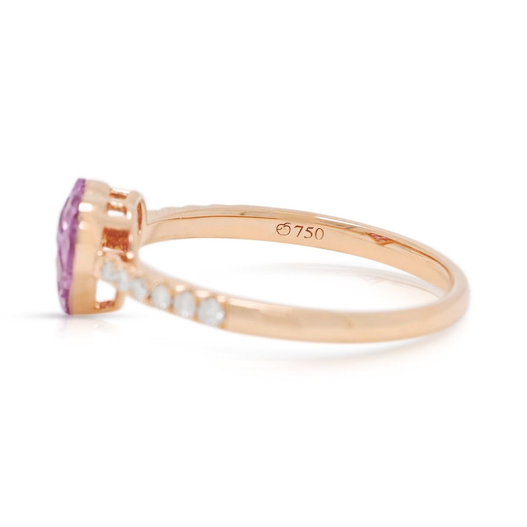 Romantischer Herz-Cluster-Ring mit 0,68 Karat rosa Saphir und 0,120 Karat Diamanten in 18 Karat Roségold (Neu)