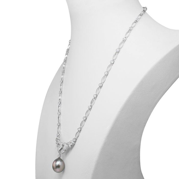 Sophisticated 1.46ct Cultured Pearl and Natural Diamonds Necklace in 18k White Gold - GCI Certified