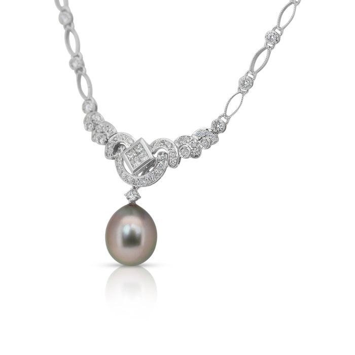 Sophisticated 1.46ct Cultured Pearl and Natural Diamonds Necklace in 18k White Gold - GCI Certified