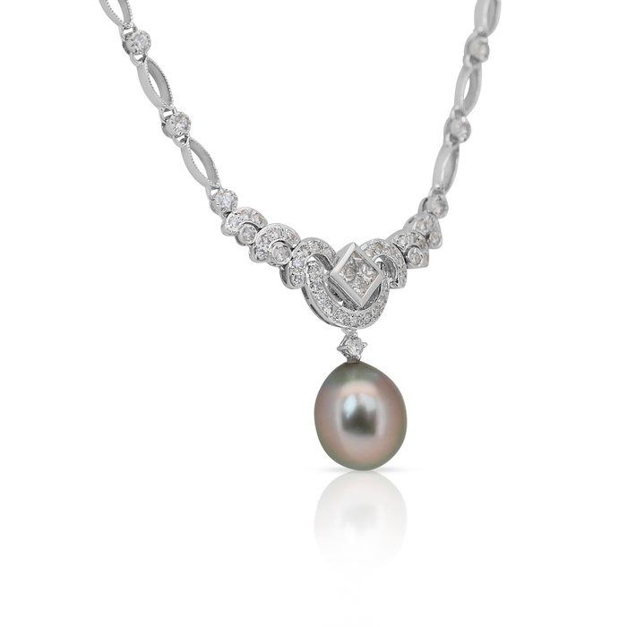 Sophisticated 1.46ct Cultured Pearl and Natural Diamonds Necklace in 18k White Gold - GCI Certified